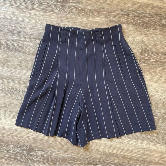 Laurèl blue shorts with white stripe - Picture 2 of 11